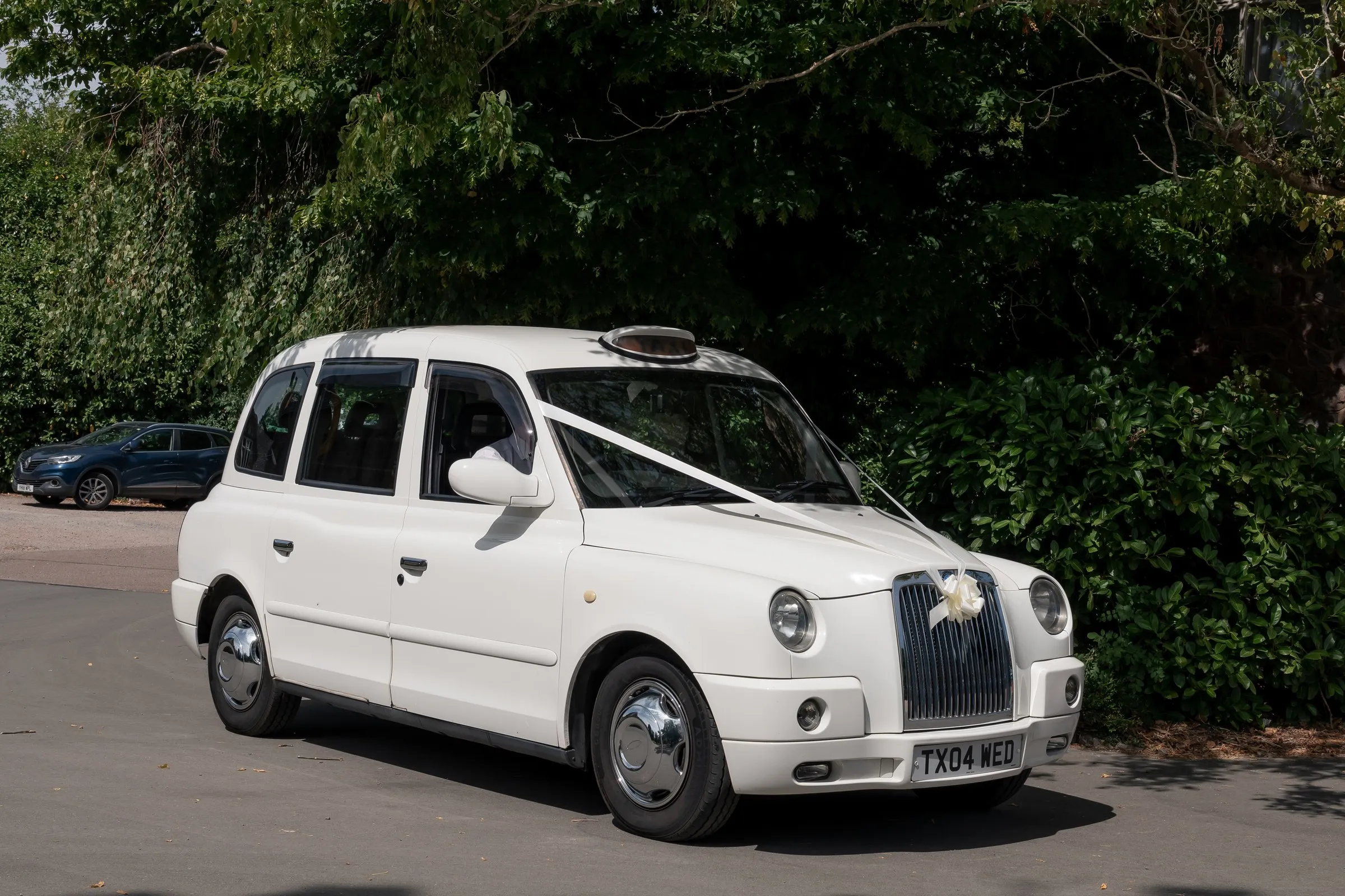White London taxi decorated with ribbon for the wedding