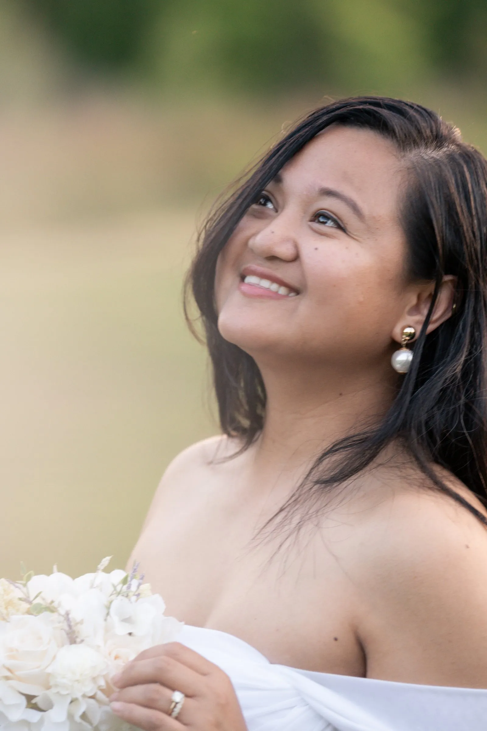 Winnie looking up and smiling in golden light, a warm bridal portrait in the Loerop Signature editing style